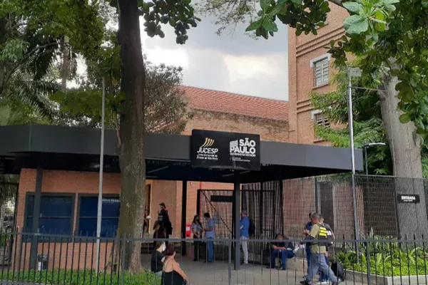 Junta Comercial do Estado de São Paulo (JUCESP) na Lapa, atendida pelos serviços de motoboy da AGS Transportes