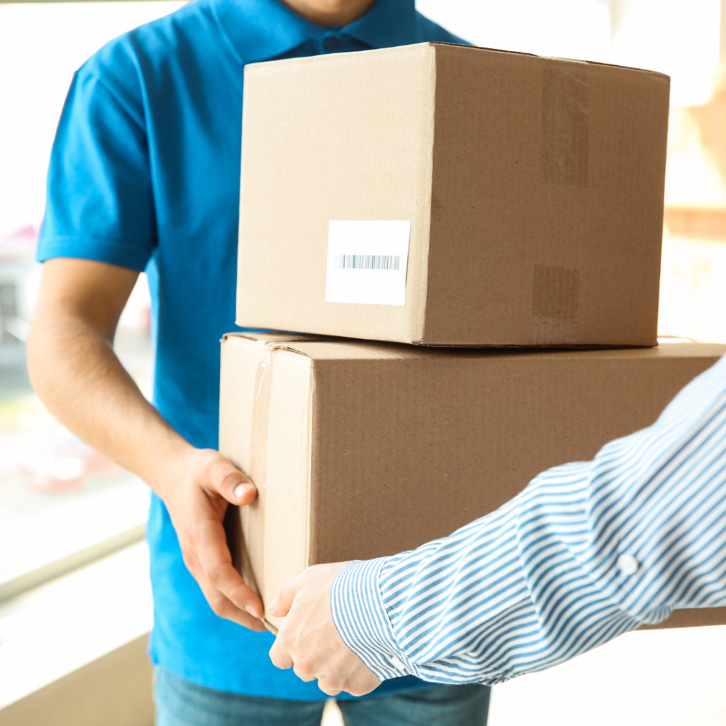 Entregas expressas com carro e vans.