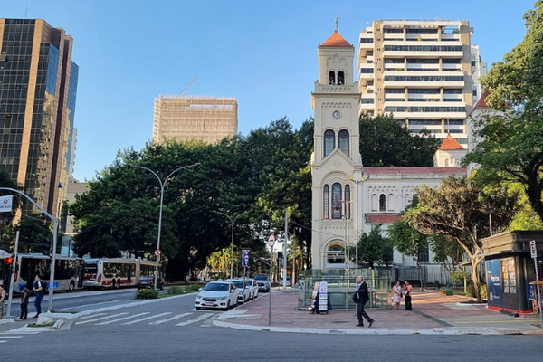 Largo de Moema em São Paulo, importante ponto urbano da região atendida pelos serviços de motoboy da AGS Transportes