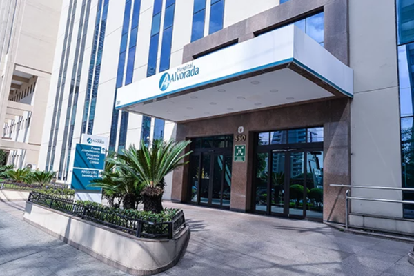 Hospital Alvorada localizado em Moema, São Paulo, região atendida pelos serviços de motoboy da AGS Transportes